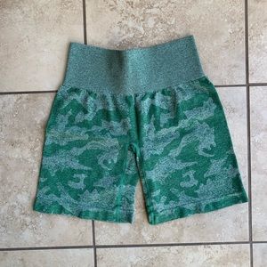 Forest green camo seamless biker shorts